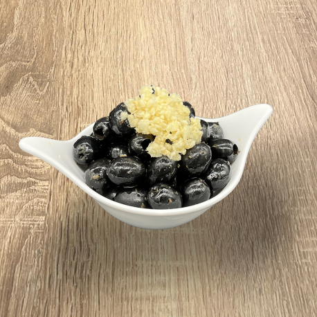 Oliven schwarz, ohne Kerne pikant eingelegt mit Knoblauch